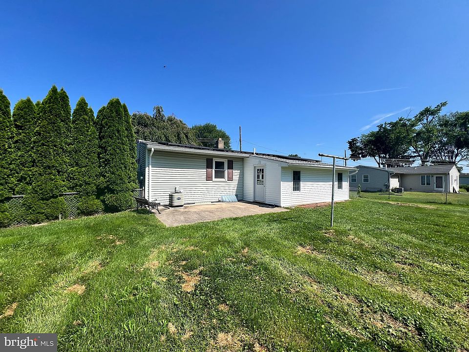 2nd image of 50 Holly Dr
