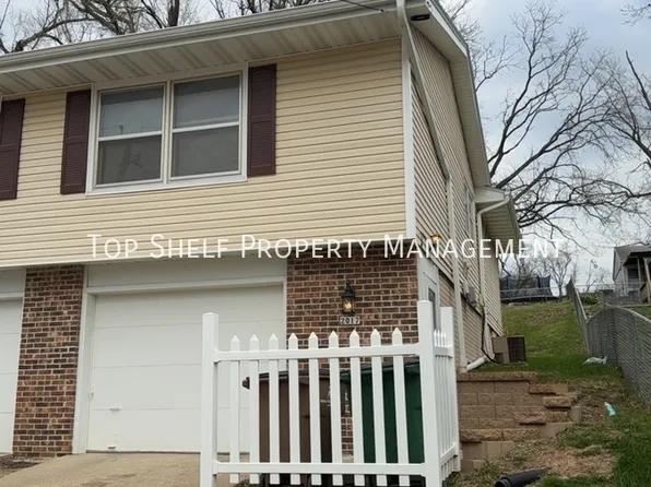 2017 64th St, Windsor Heights, IA 50324