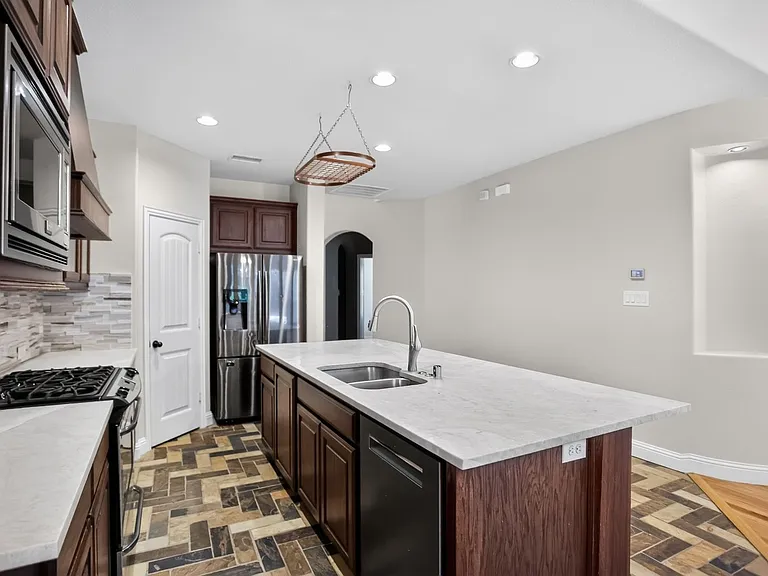 6523 Prairie Flower Trl — Photo 4