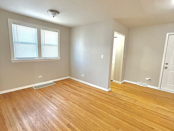 3rd image of 2613 W 89th Pl