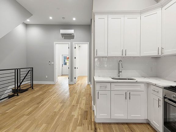 5th image of 542 Chauncey St #1R
