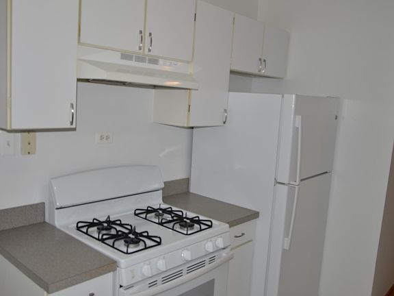 2nd image of 1901 W Lunt Ave #2D