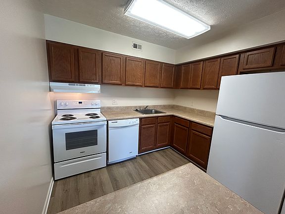5th image of 225 Coffee Rd APT 44