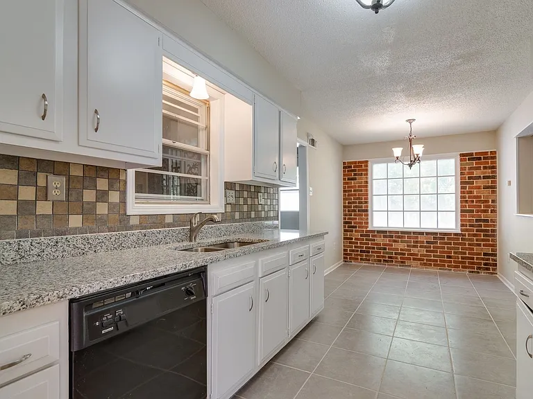 6258 Ridge Manor Dr — Photo 3