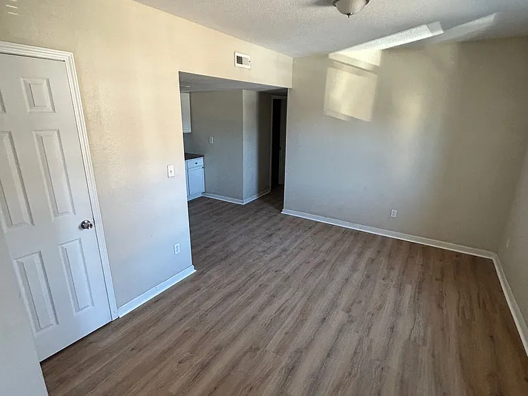 2912 E Linwood Blvd #1E — Photo 6