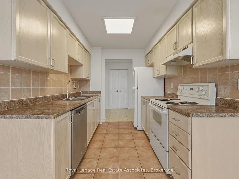 25 Kingsbridge Garden Cir #2424 — Photo 7