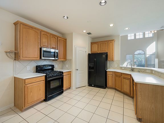 5th image of 2132 Broadstone Dr