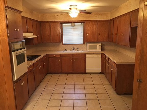 3rd image of 1401 Kensington Dr #1401