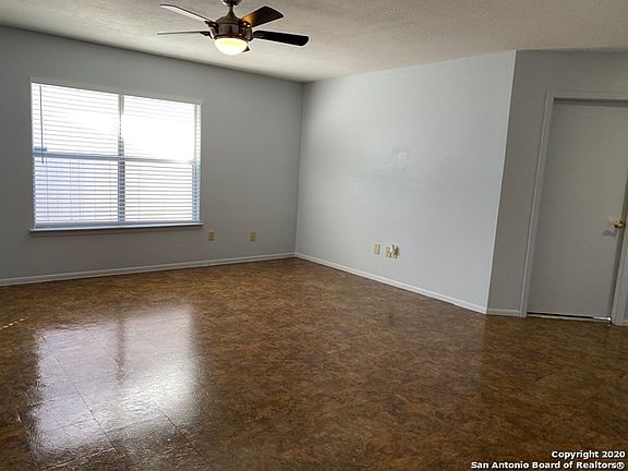 5th image of 15438 Legend Springs Dr