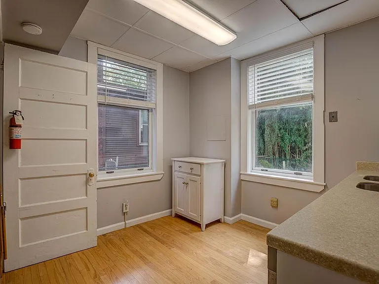 105 Albert St — Photo 9