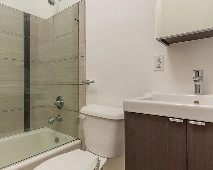 Echo Designer Loft Apartments — Photo 40