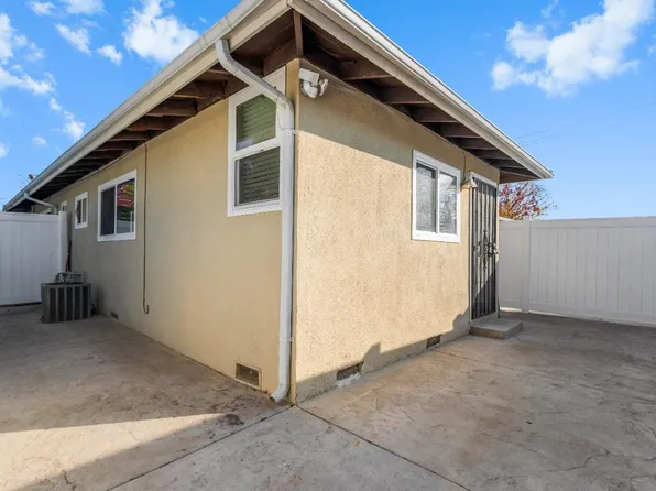 1639 W Roseburg Ave #A, Modesto, CA 95350