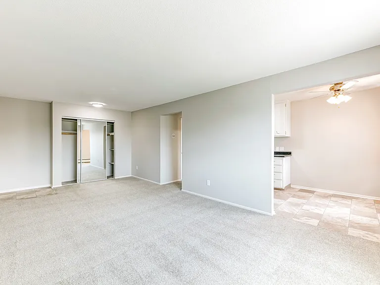 LaBlanche Apartments — Photo 14