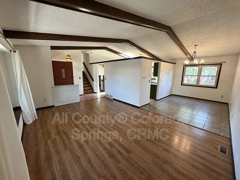 3 bed, 2.5 bath, 1854 sqft, $2,695 — Photo 3