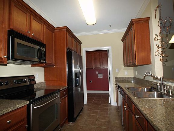 3rd image of 210-104 Fountainhead Ln
