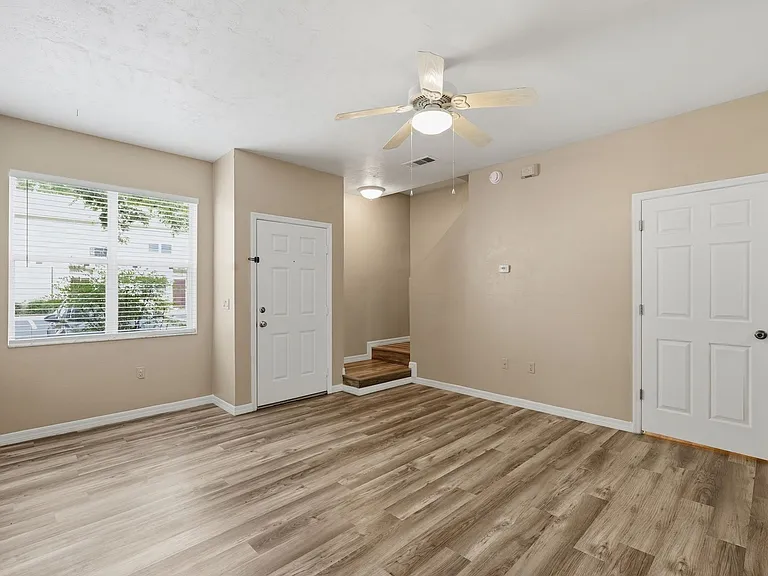 1710 NW 7th St #202 — Photo 3