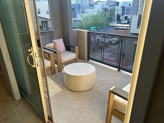 Lovely outdoor balcony/patio