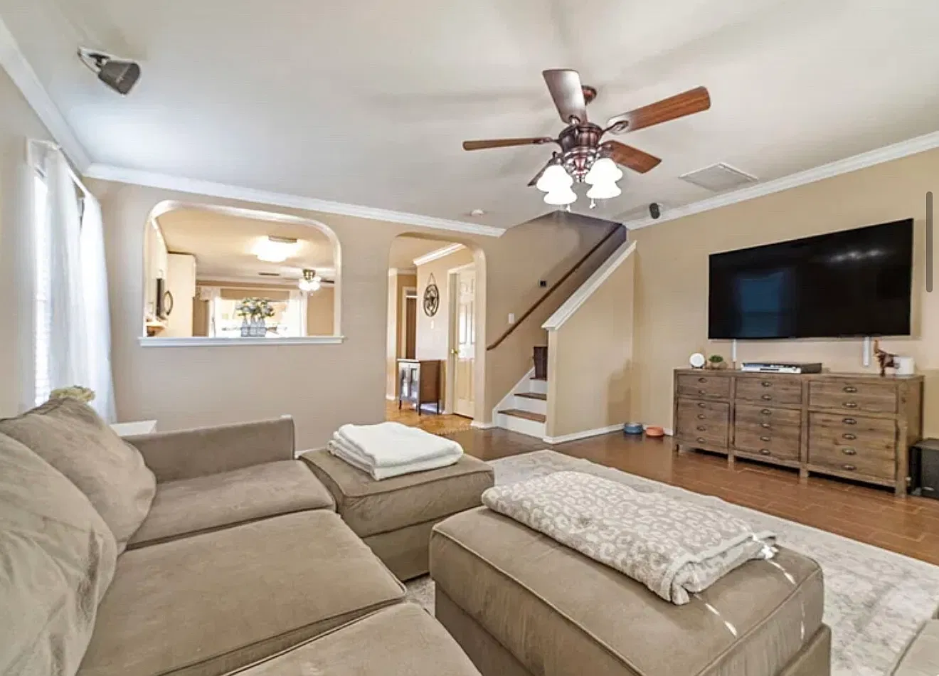 4 bed, 1948 sqft, $2,200 — Photo 3