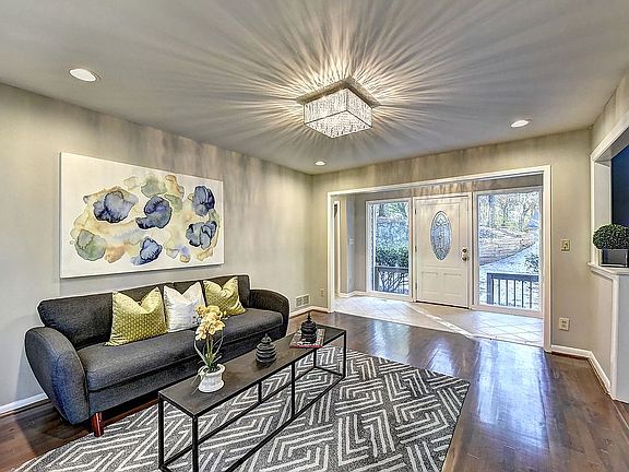 4th image of 355 Spyglass Bluff Dr