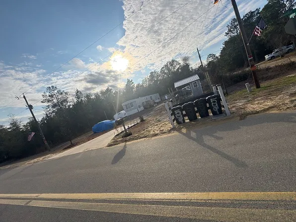 549 Mariners Lake Dr, Interlachen, FL 32148