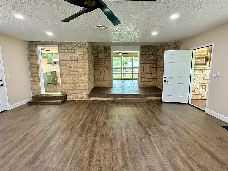 7 Terry Dr — Photo 3