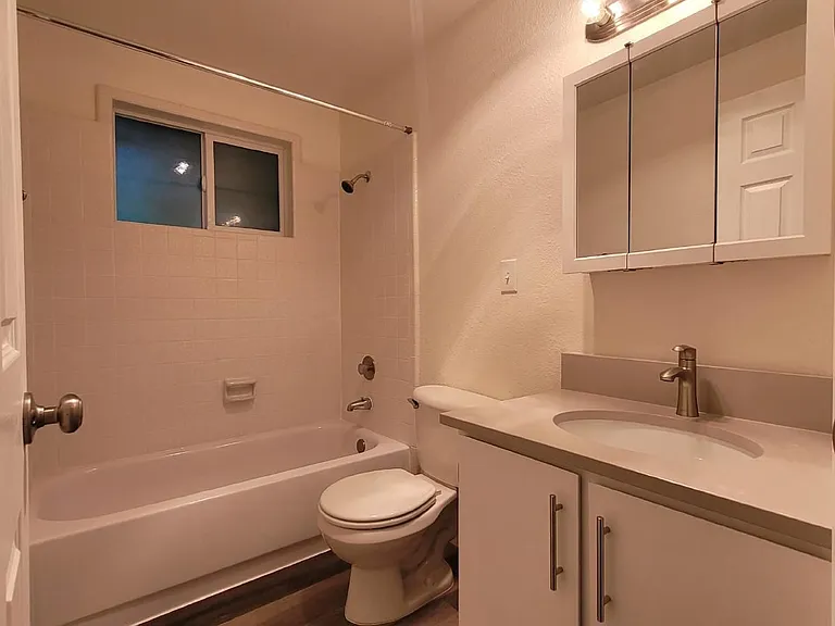 624 NE Housley Ave #3 — Photo 9