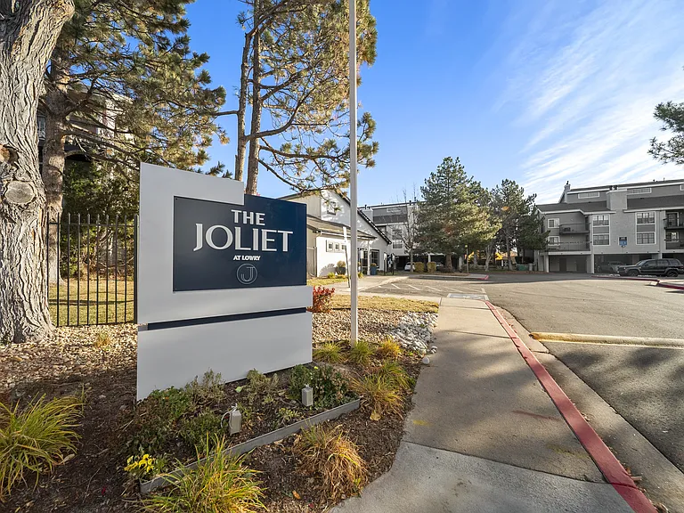 The Joliet at Lowry — Photo 49
