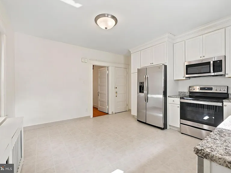 832 N Union St — Photo 7
