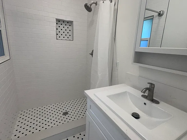 632 N Orange Dr #636 — Photo 7
