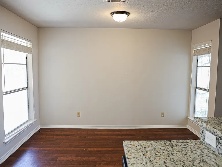 1302 Crescent St — Photo 23