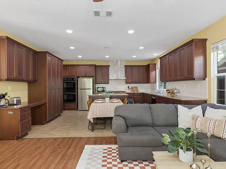7597 Freestone Ct — Photo 1