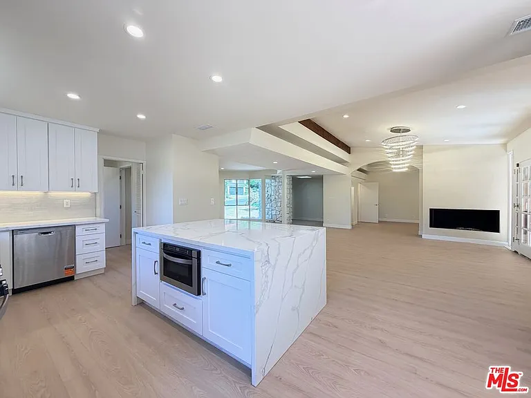 2000 San Ysidro Dr — Photo 27