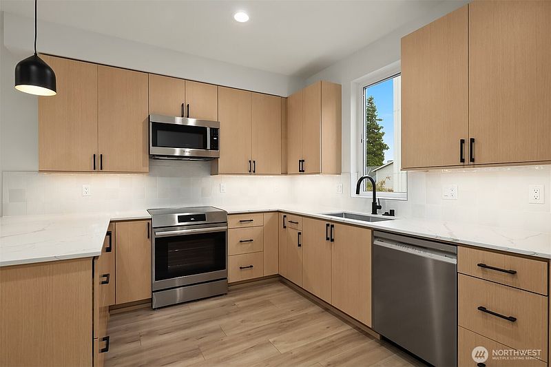 2nd image of 805 NE 71st Street