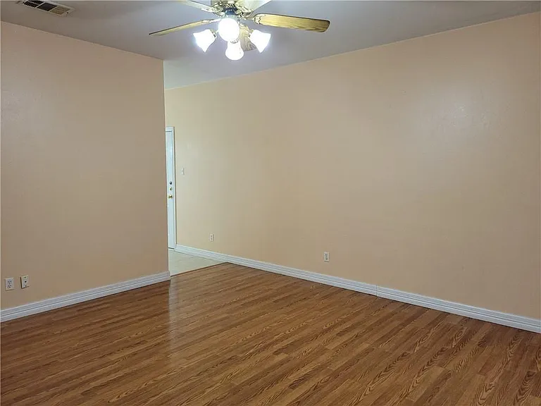 1501 Prather St — Photo 2