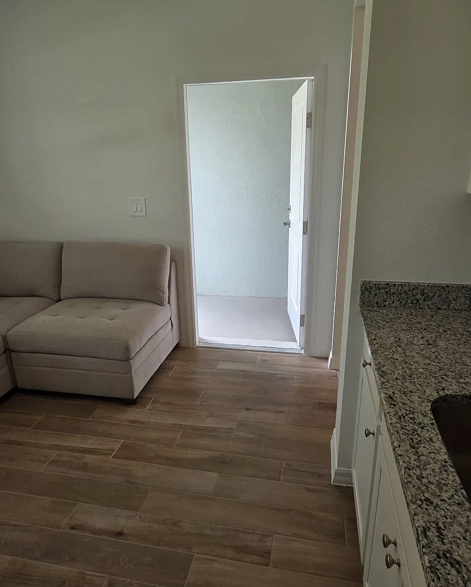 1 bed, 450 sqft, $1,300 — Photo 4