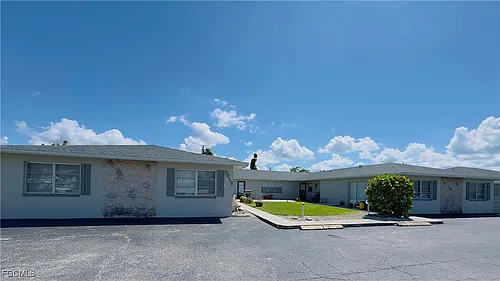 3619 SE 9th Pl #4 Photo 1