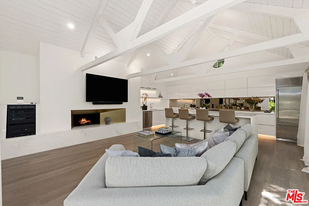 1 bed, 1.0 bath, $6,500 — Photo 1
