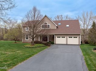 8 Filomena Dr, Pittsfield, MA 01201