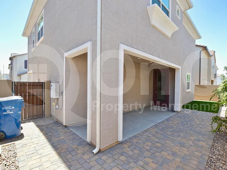 1078 E Sabino Dr — Photo 24