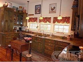 Custom Cabinets w Granite