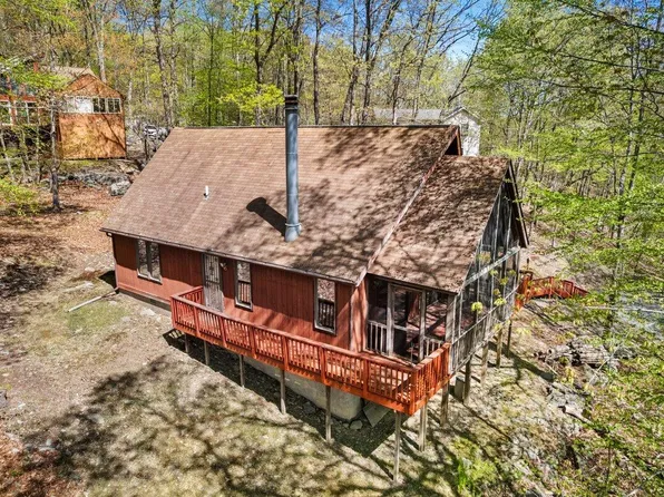 3125 Northampton Ct, Bushkill, PA 18324