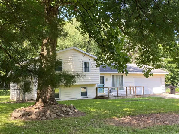 55327 Timothy Rd, New Carlisle, IN 46552