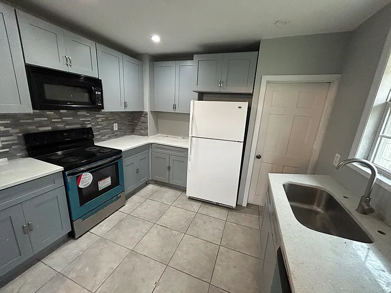 1405 Langston Ave — Photo 4