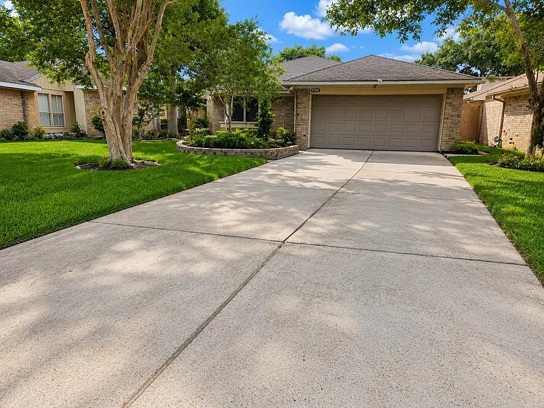 17510 Lobo Trl — Photo 1