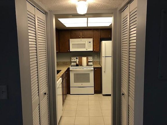 3rd image of 6338 Newtown Cir APT B3