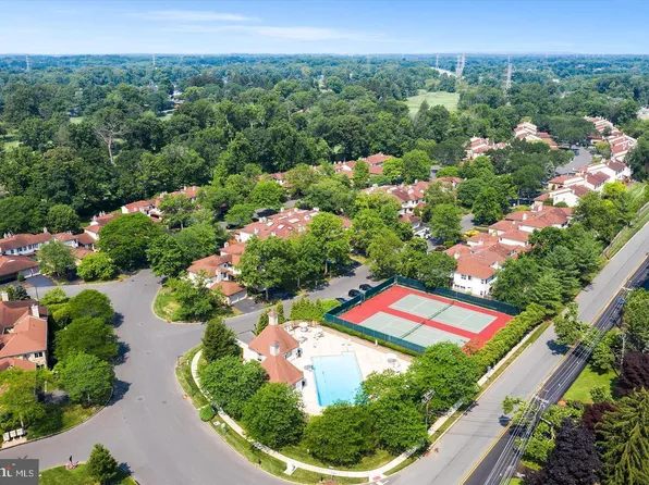 75 Woodmont Dr, Lawrence Township, NJ 08648
