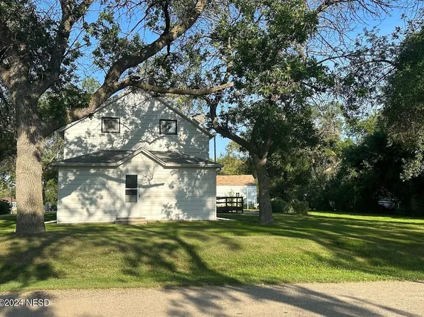 507 N Dakota St, Clark, SD 57225
