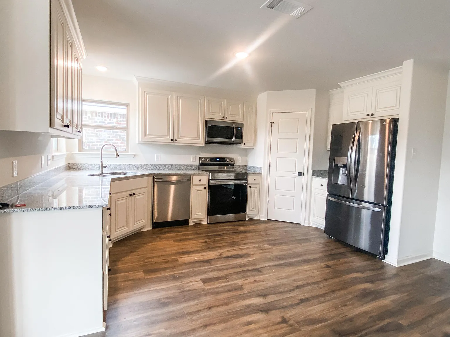 3 bed, 1525 sqft, $2,000 — Photo 3