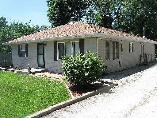 611 Oakview Ave photo 1