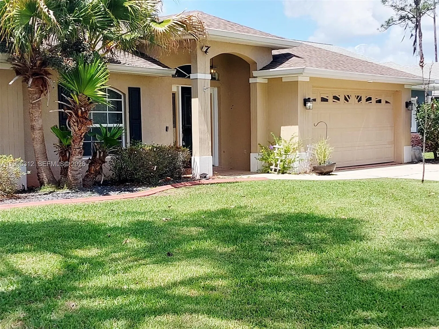 3 bed, 2.0 bath, 1796 sqft, $2,100 — Photo 1